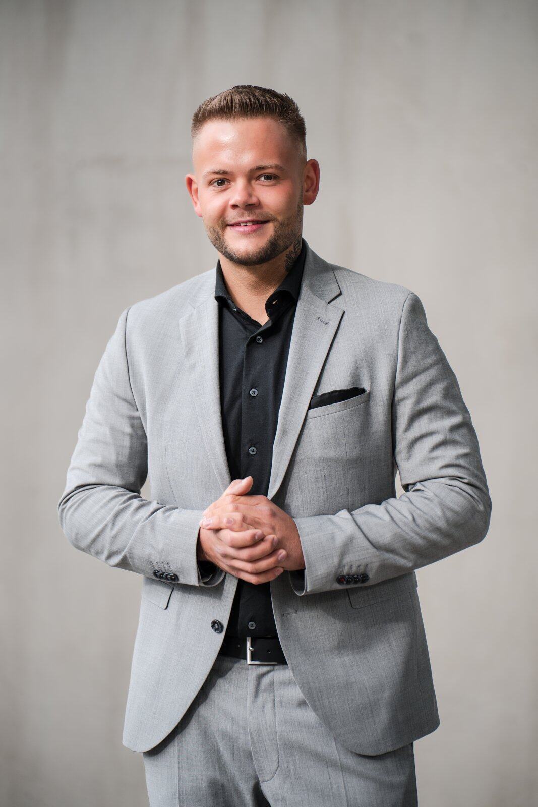 Portraitfoto von Jonas als DJ Quake